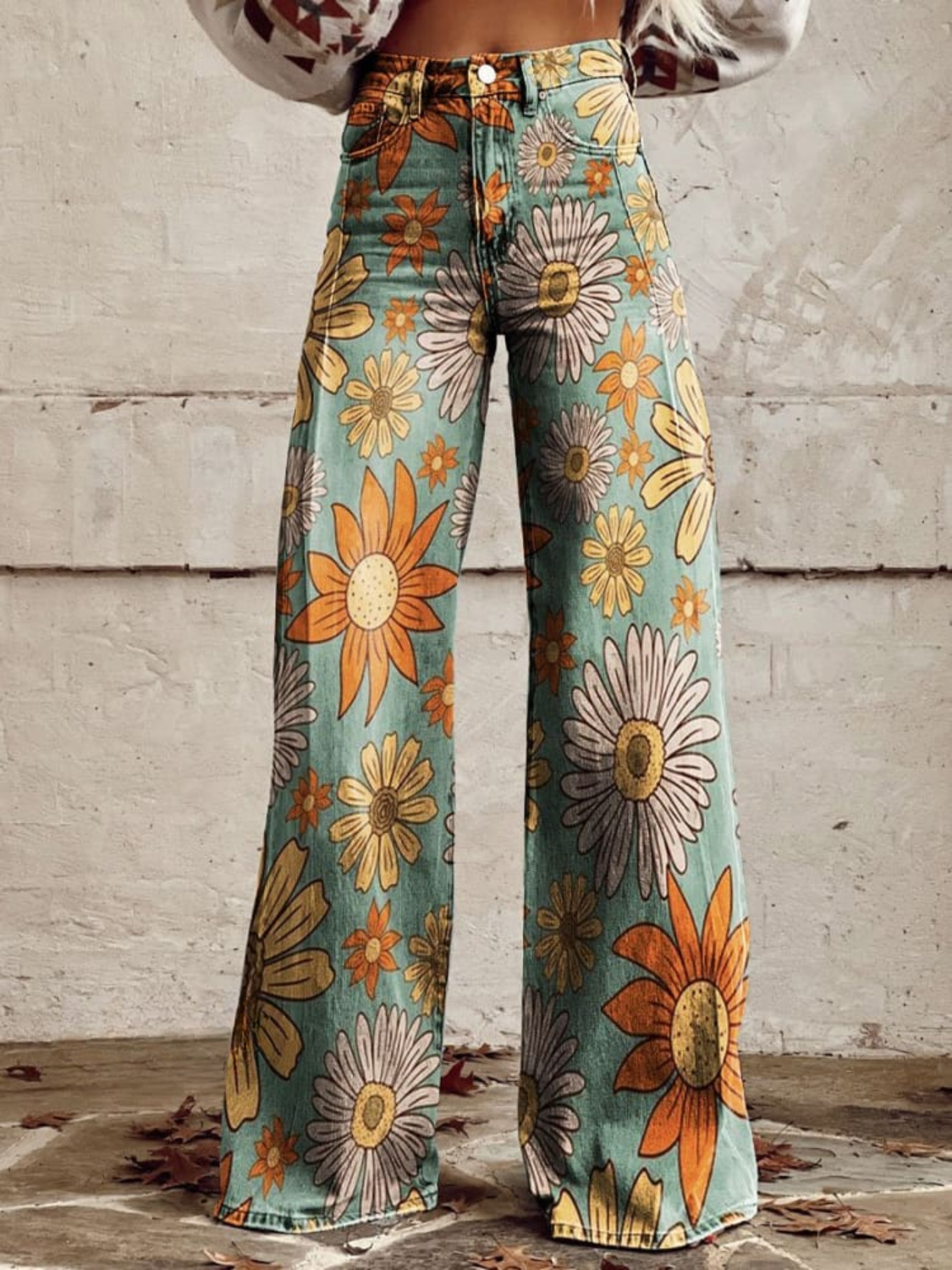 Pantalón palazzo floral Cirilla de Vega Madrid, con estampado colorido y diseño amplio, perfecto para un estilo cómodo y elegante.