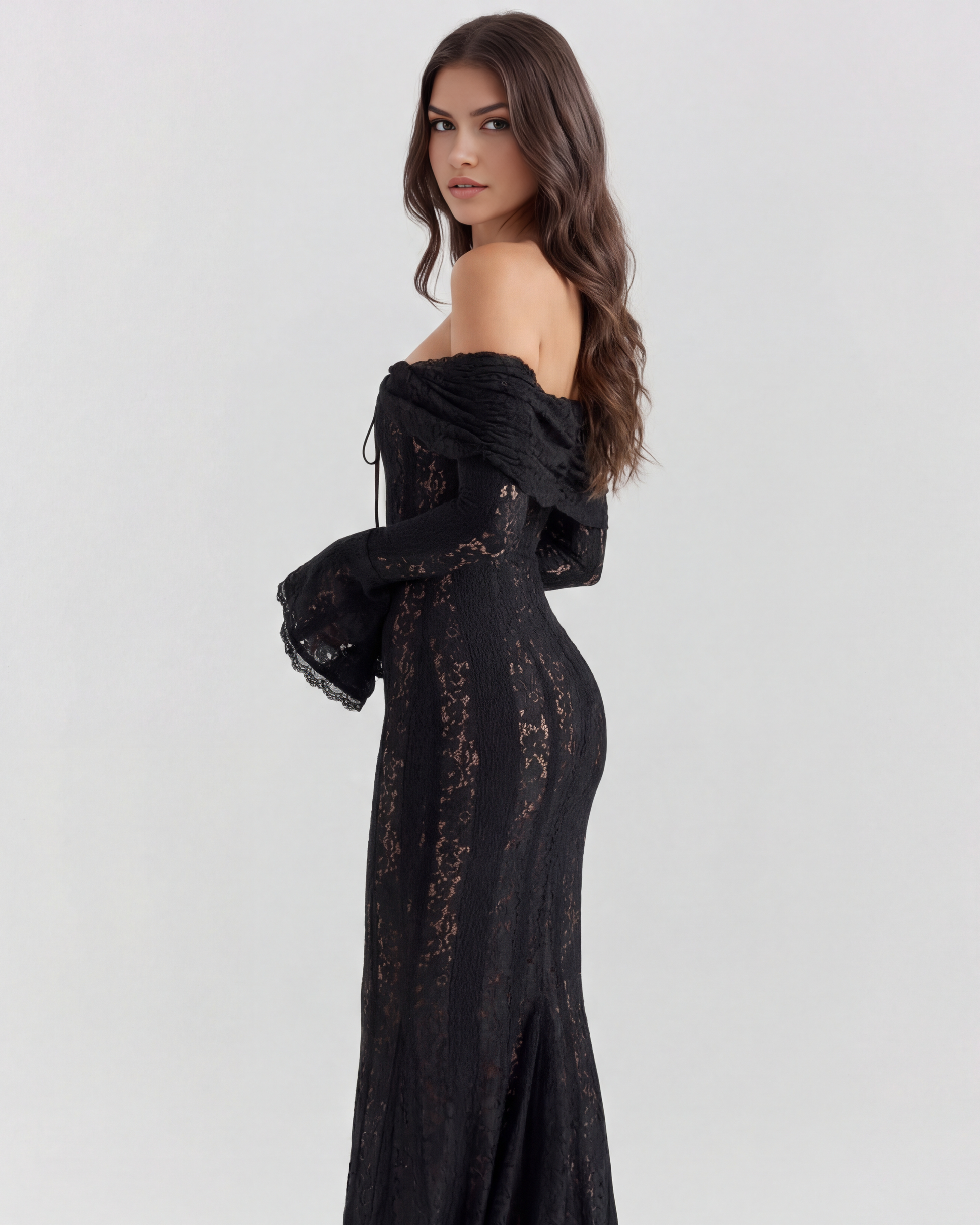 Vestido largo Alessandra de Vega Madrid con diseño elegante y detalles sofisticados, en color topacio, en una imagen cercana.
