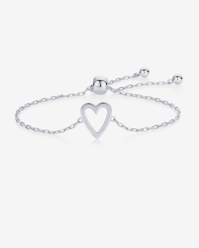Pulsera Adelaida de Vega Madrid con corazones a juego, diseño elegante y delicado en plata, perfecta para complementar tu estilo.