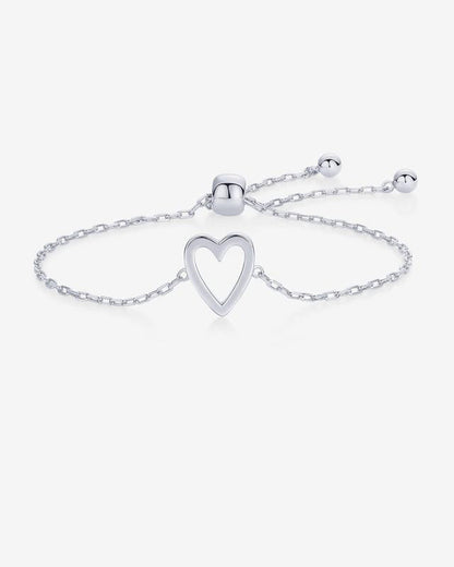 Pulsera Adelaida de Vega Madrid con corazones a juego, diseño elegante y delicado en plata, perfecta para complementar tu estilo.