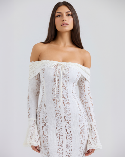 Vestido largo elegante Alessandra de Vega Madrid con diseño sofisticado y detalles en tonos topacio en la parte superior.