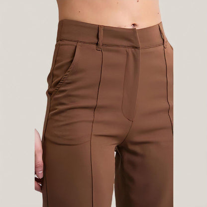Pantalones rectos de corte entallado