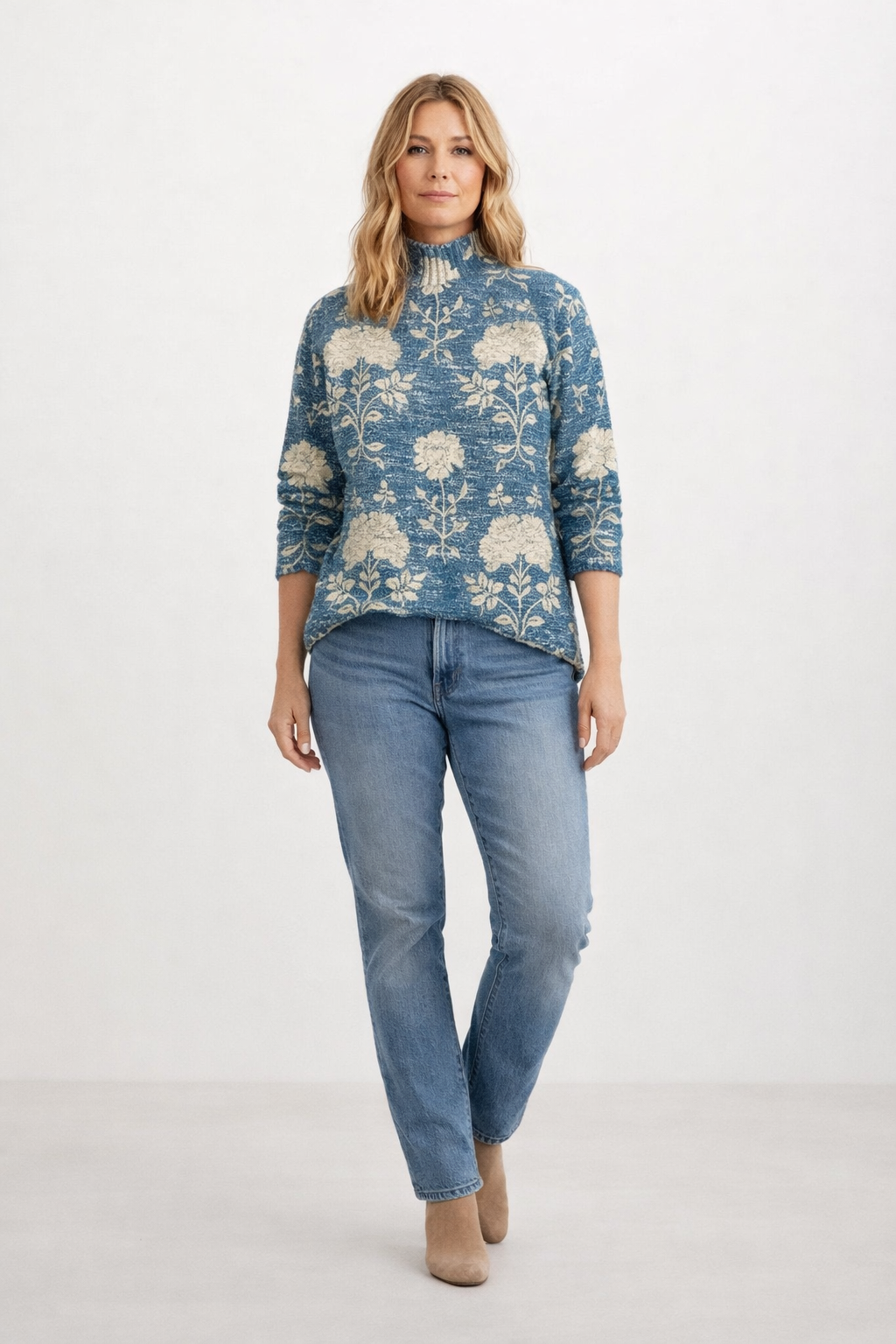 Clara | Jersey Floral con Cuello Alto y Tejido Suave