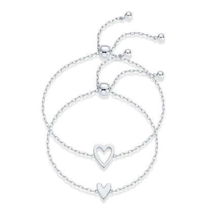 Pulsera Adelaida de Vega Madrid con corazones a juego, diseño elegante y romántico en plata brillante.
